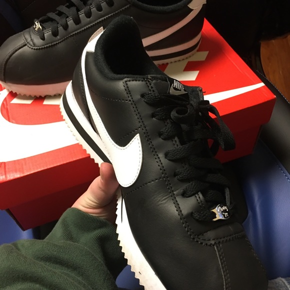 Black Leather Cortez size 9.5 - Picture 6 of 8